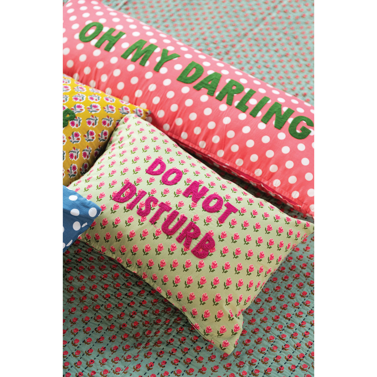 Coussin à Motif Floral & Broderie – Do Not Disturb