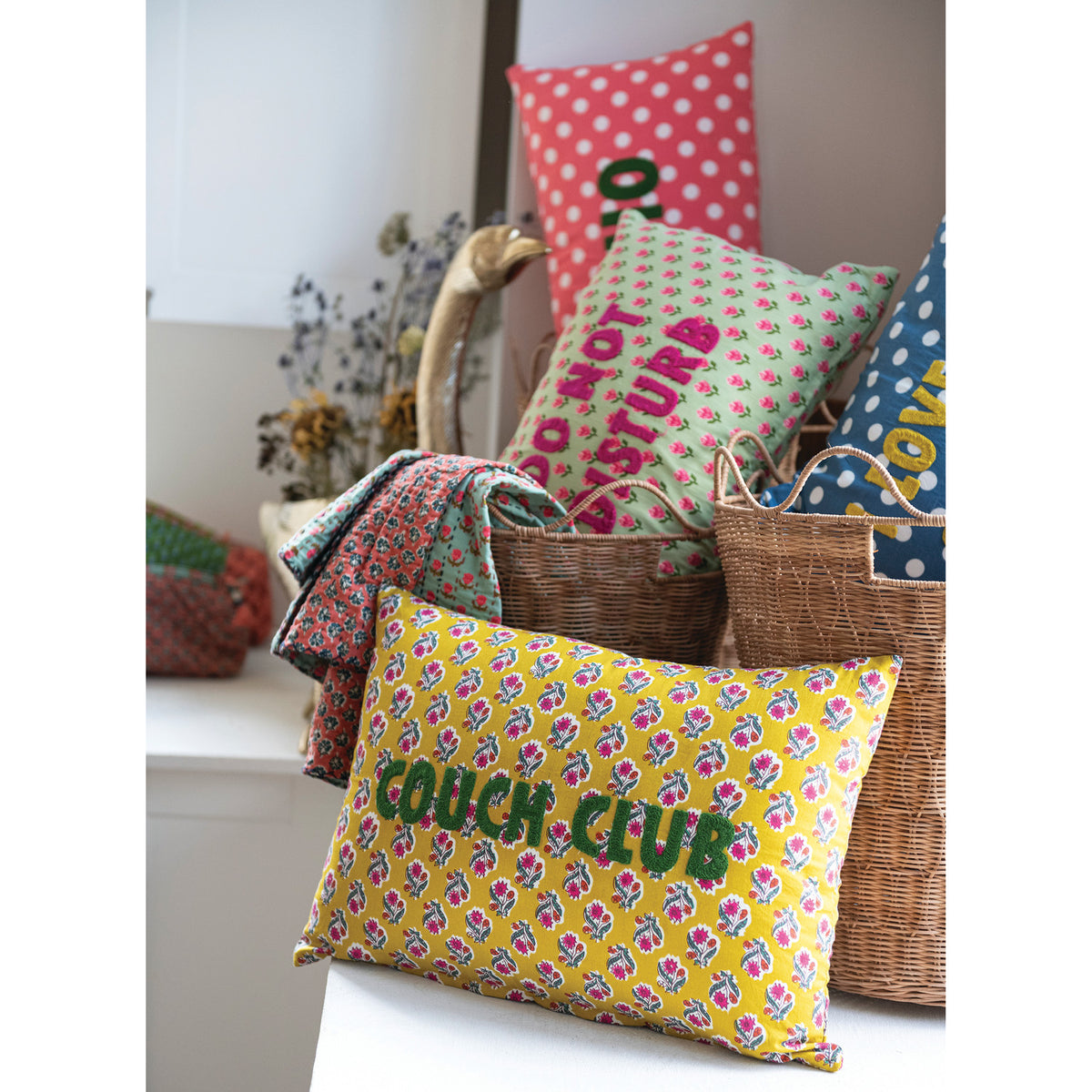 Coussin à Motif Floral & Broderie – Couch Club